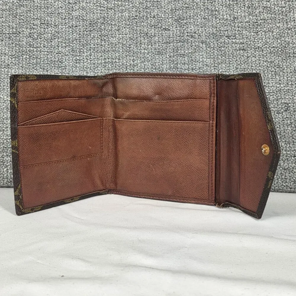 LOUIS VUITTON VINTAGE MONOGRAM CANVAS SNAP WALLET – BROWN – EDGE/INTERIOR WEAR